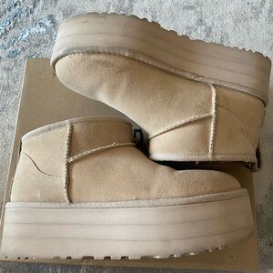 UGG Ultra mini platform size 8